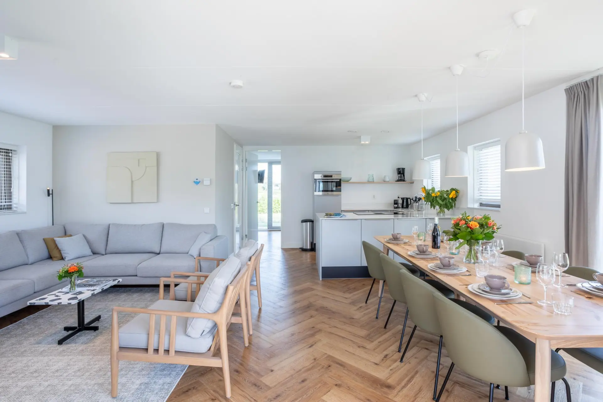 Woonkamer eettafel keuken