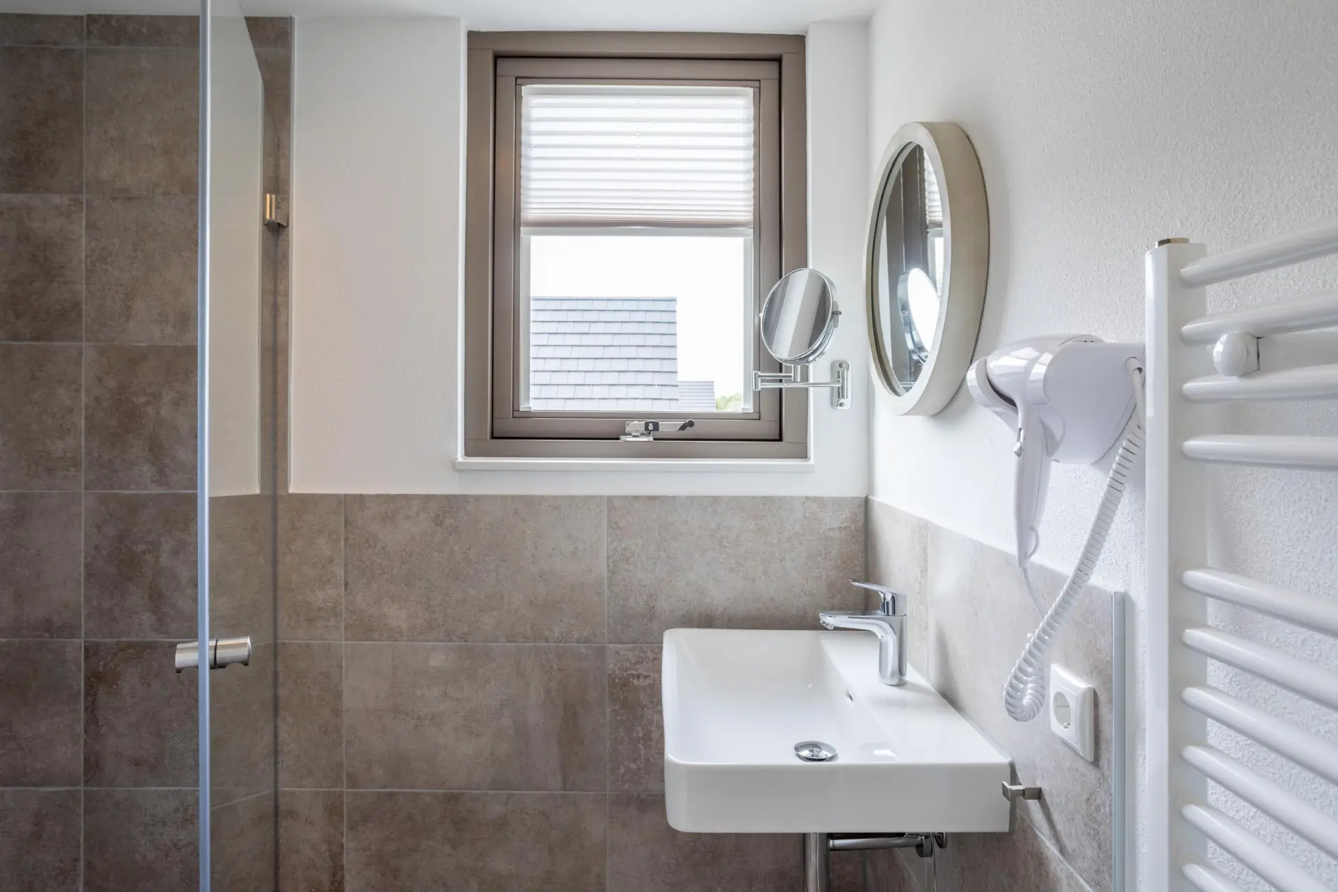 badkamer en suite slaapkamer boven